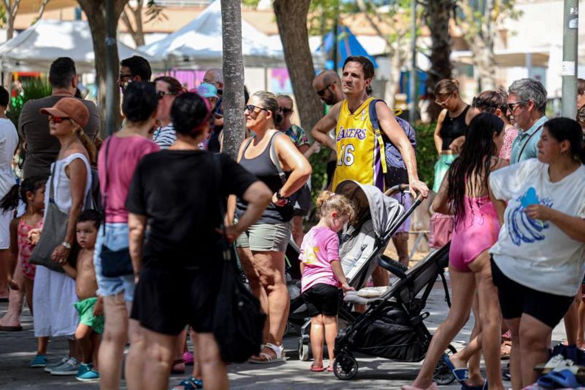 Colchonetas, fiesta de la espuma, espectáculo de magia y talleres: Todas las imágenes de la jornada de las Festes de la Terra protagonizada por los vecinos más pequeños Colchonetas, fiesta de la espuma, espectáculo de magia y talleres: Todas las imágenes de la jornada de las Festes de la Terra protagonizada por los vecinos más pequeños