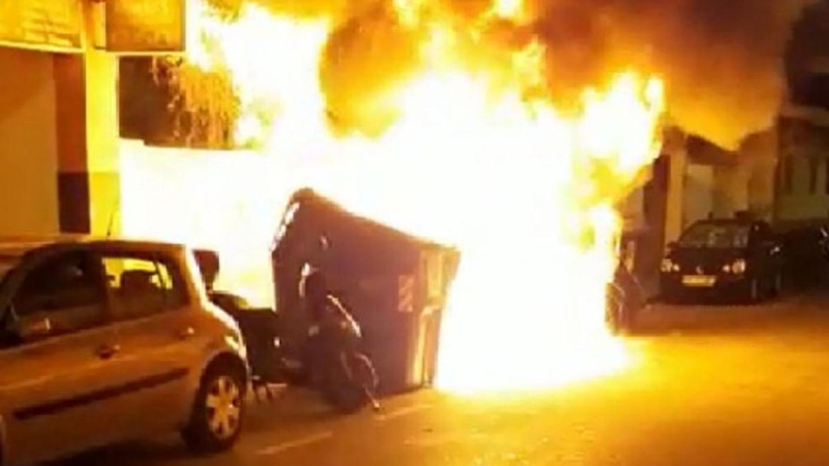 Imagen de archivo de un incendio de contenedores en Palma