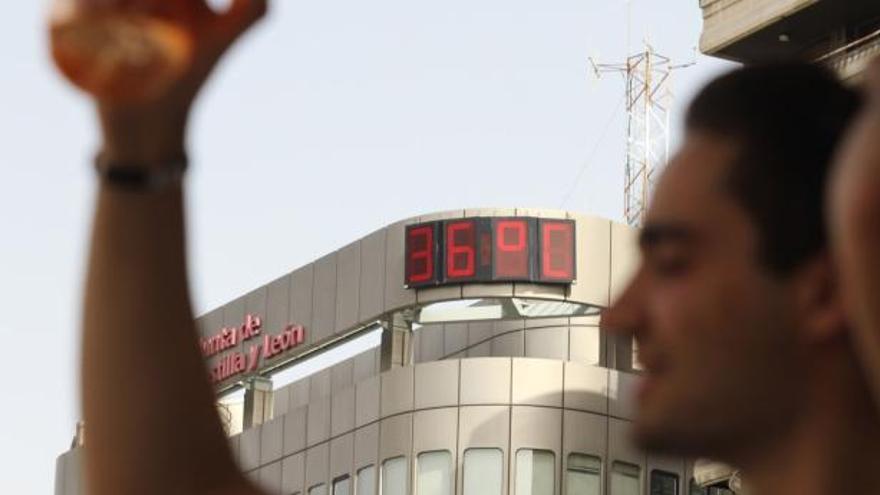 El termómetro de la Junta marcaba 36 grados por la mañana.