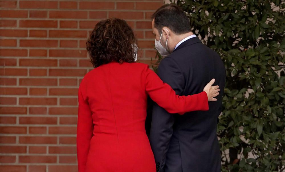 Sánchez preside la foto de familia y la primera reunión de su nuevo Gobierno