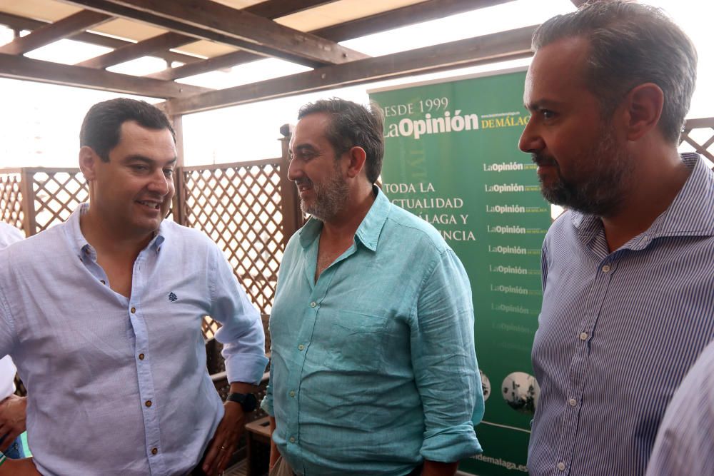 Cordial ambiente en la terraza de La Opinión, entre representantes políticos populares y socialistas a nivel regional y provincial.