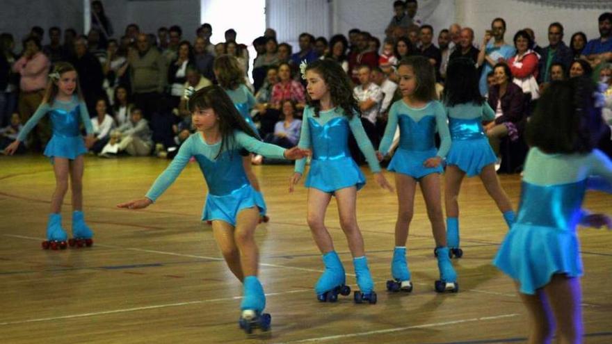 Un instante de la exhibición de ayer en el pabellón municipal César Fares. // Bernabé/Luismy