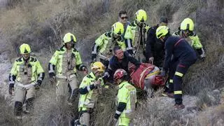 Bomberos rescatan el cadáver de un hombre despeñado en la Serra Grossa de Alicante