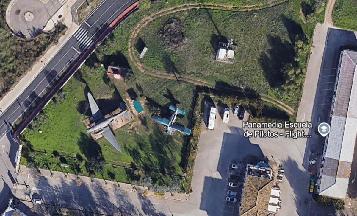 Vista aérea tomada por Google Earth de la zona del aeropuerto de Son Bonet donde están el DC-3 restaurado y el Antonov.