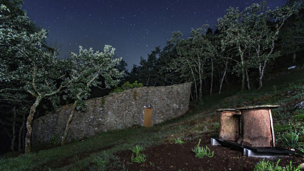 Las alvarizas de Forcarei (arriba izquierda), Lalín (arriba derecha), Barciela (abajo izquierda) y Lalín (abajo a la derecha) son solo una muestra variada de algunas de las construcciones que se pueden encontrar en las comarcas.