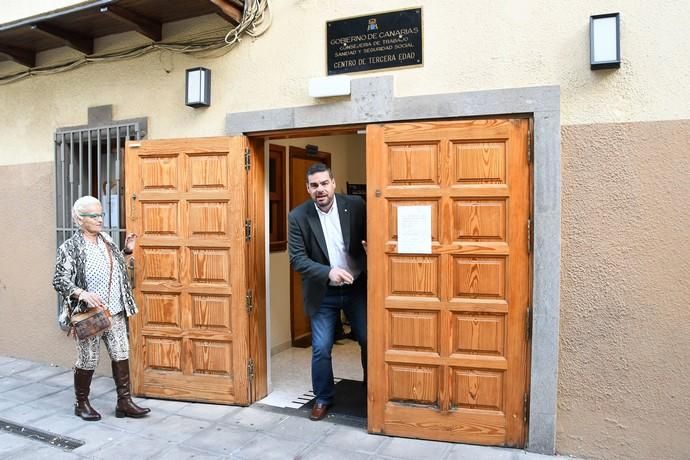 03/01/2019 TELDE. El concejal de Servicios Sociales,Diego Ojeda, abre las puertas del centro de mayores de Telde..Fotografa: YAIZA SOCORRO.