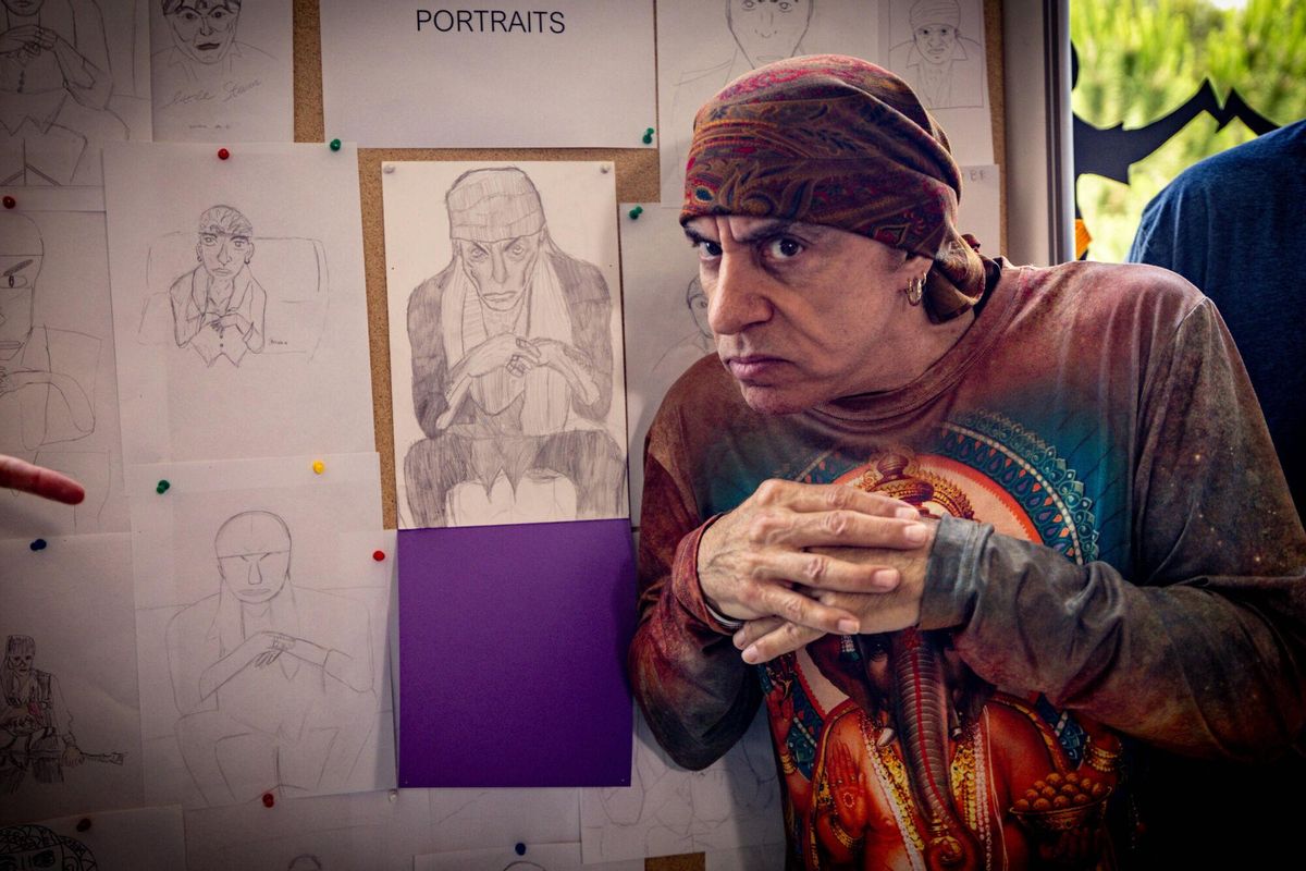 Steve Van Zandt, guitarrista de Bruce Springsteen, en una visita a la escuela Thau de Sant Cugat, el 20 de junio de 2024.