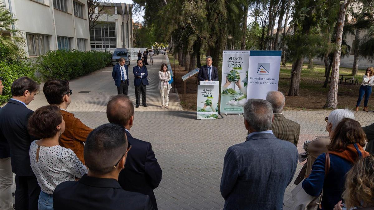 Acto por el día de la tierra en la Universidad de Alicante