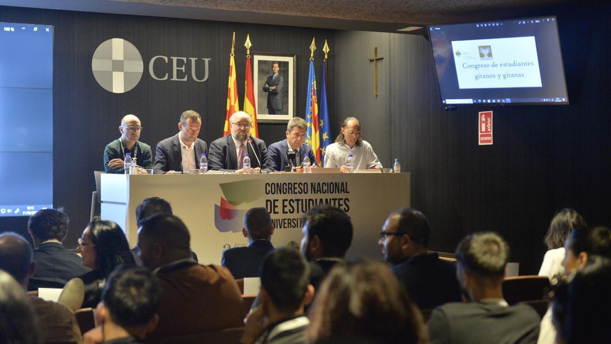 Arranque del congreso en el CEU de Elche que ha congregado este viernes a más de un centenar de alumnos gitanos de todo el país