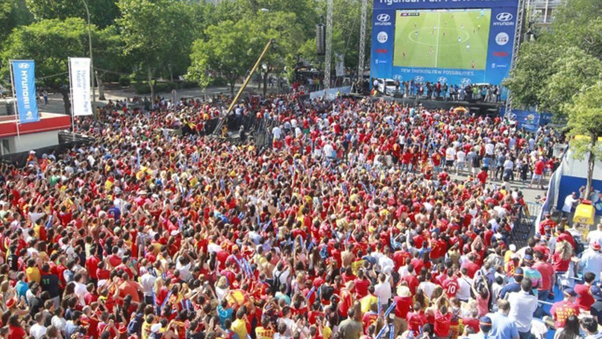 Una pantalla gigante instalada en Madrid durante la Eurocopa de 2012.