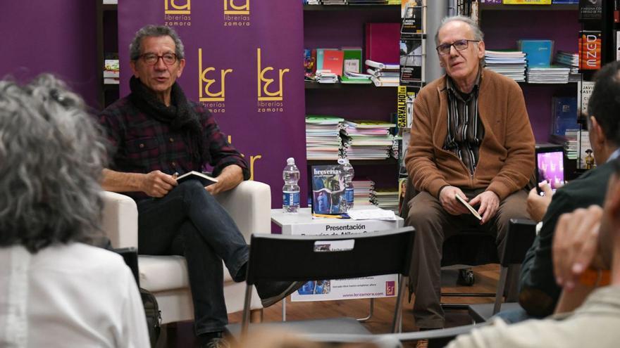 El poeta Luis Ramos junto al autor Atilano Sevillano en la presentación.