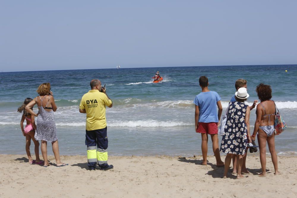 Un tiburón muerde a un bañista en Arenales del Sol