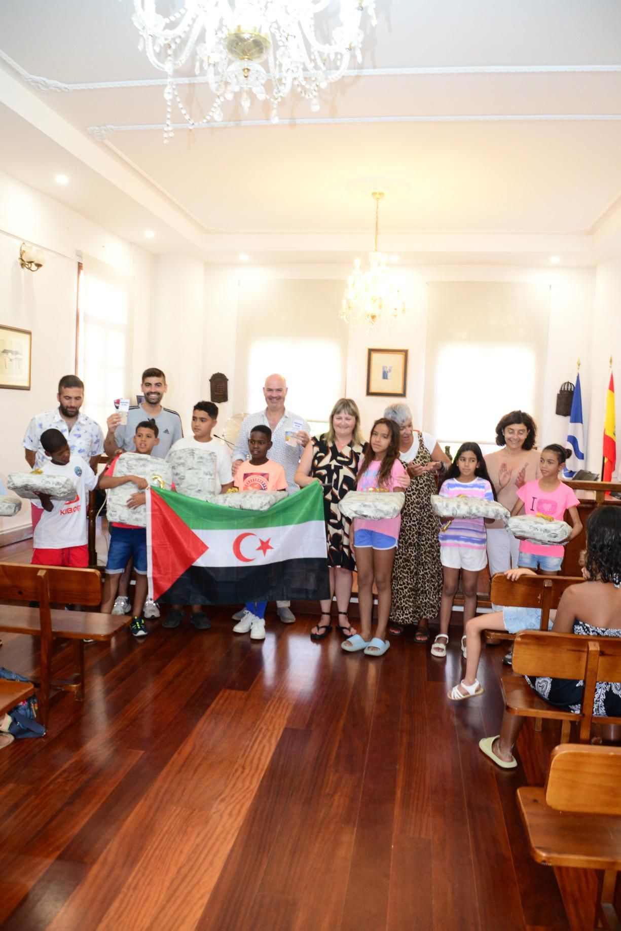 Recepción a los menores saharauis en Bueu