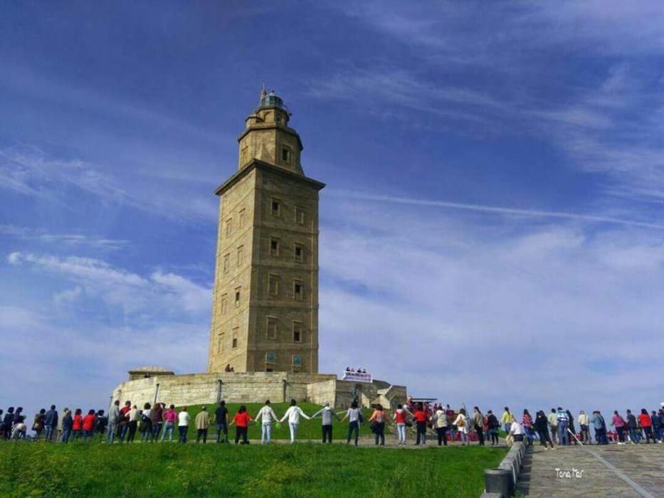 La empresa de telemarketing prevé concentrar en A Coruña el 58% de los despidos, 205. Los trabajadores denuncian que el despido colectivo es fraudulento.