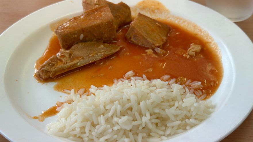 La mayoría de colegios seguirán sin cocina &#039;in situ&#039; para mejorar su comida: la Junta alega que costaría 1.300 millones