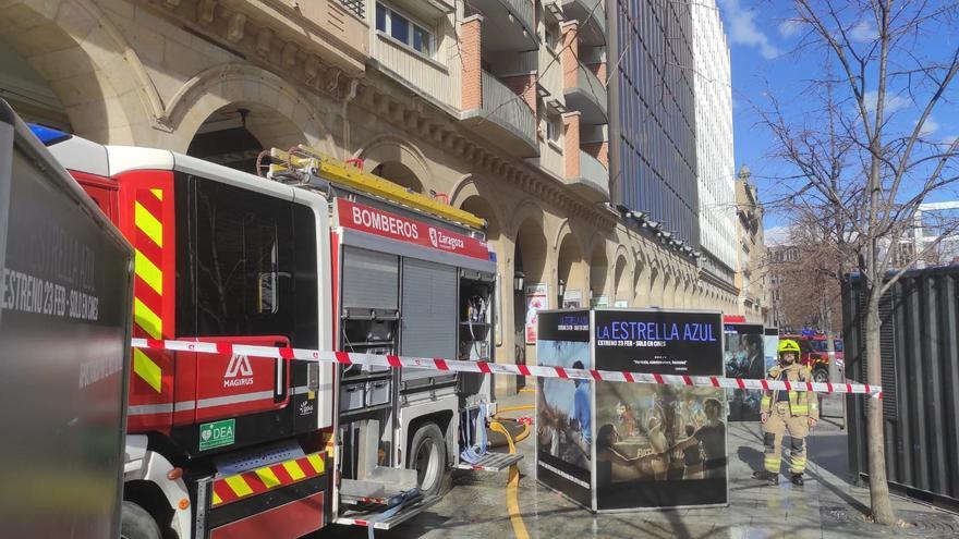 Susto en el paseo Independencia de Zaragoza por el incendio en una vivienda