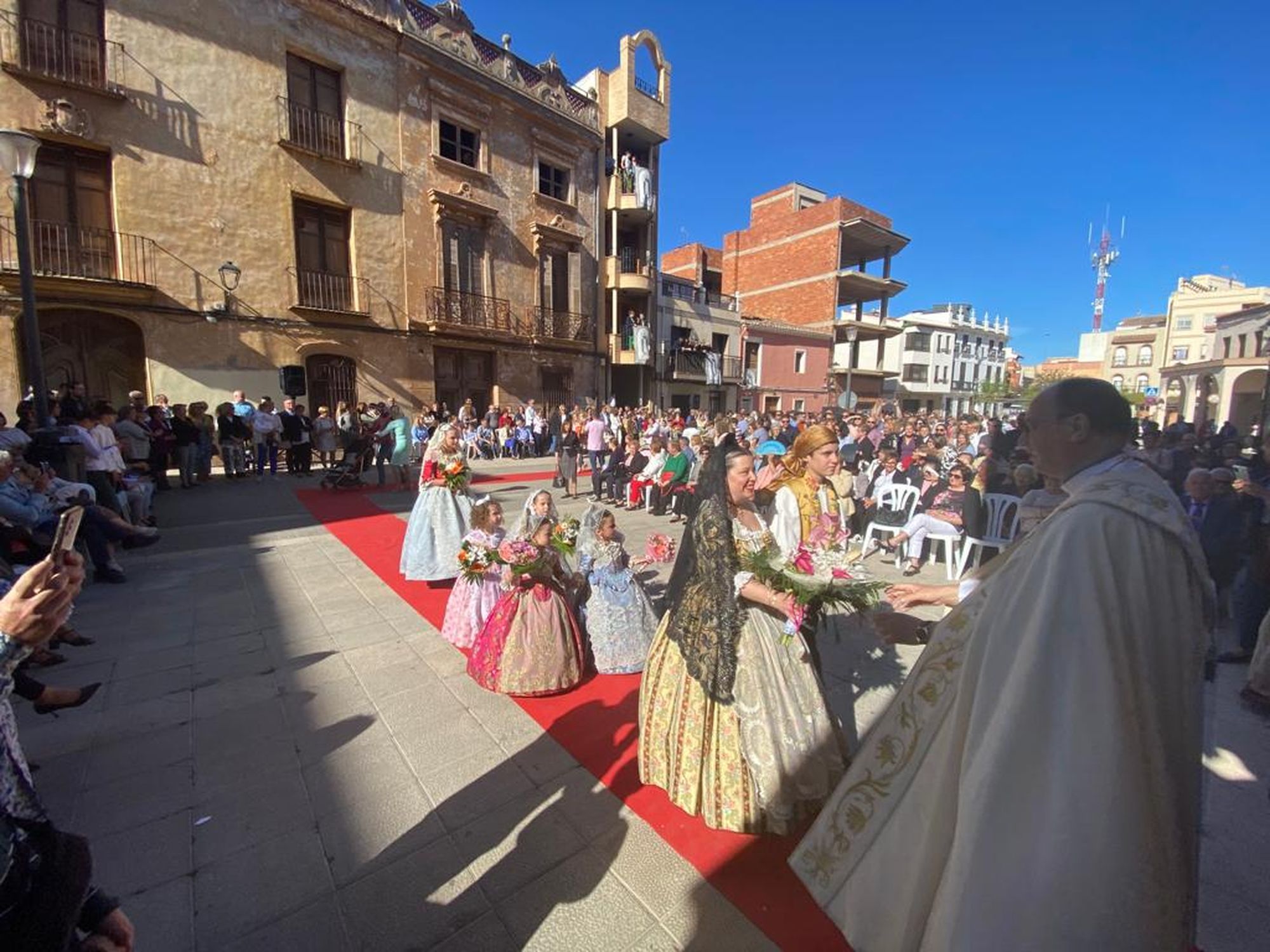 Emotiva ofrenda a la Asunción en las fiestas de Sant Vicent de la Vall