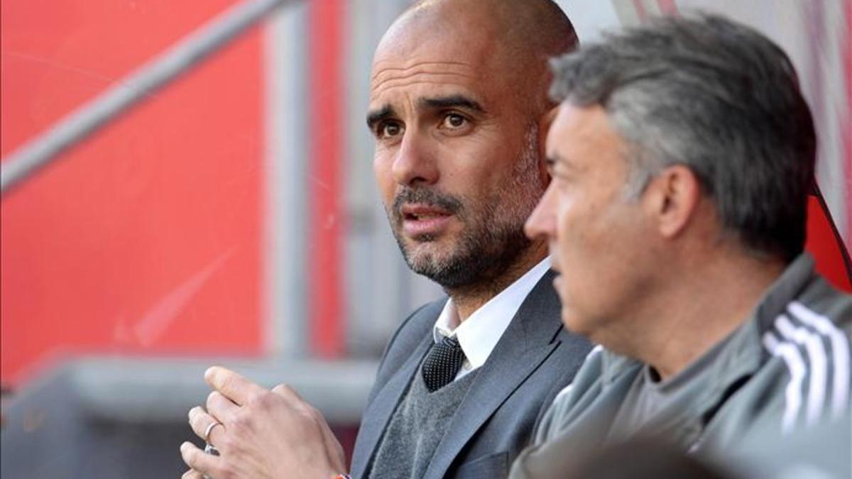 Guardiola mantiene diversos ayudantes, como su 'segundo', Dome Torrent