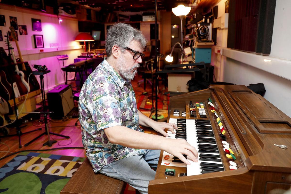 Iván Ferreiro, en su estudio de grabación de Gondomar