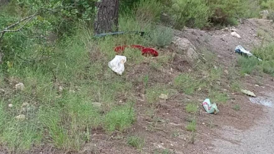 Crece el incivismo en el río Fraile: señales sustraídas, basura acumulada y aparcamientos ilegales