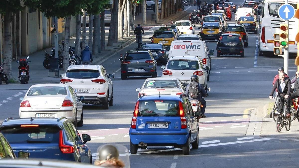 tráfico en carrer consell de cent