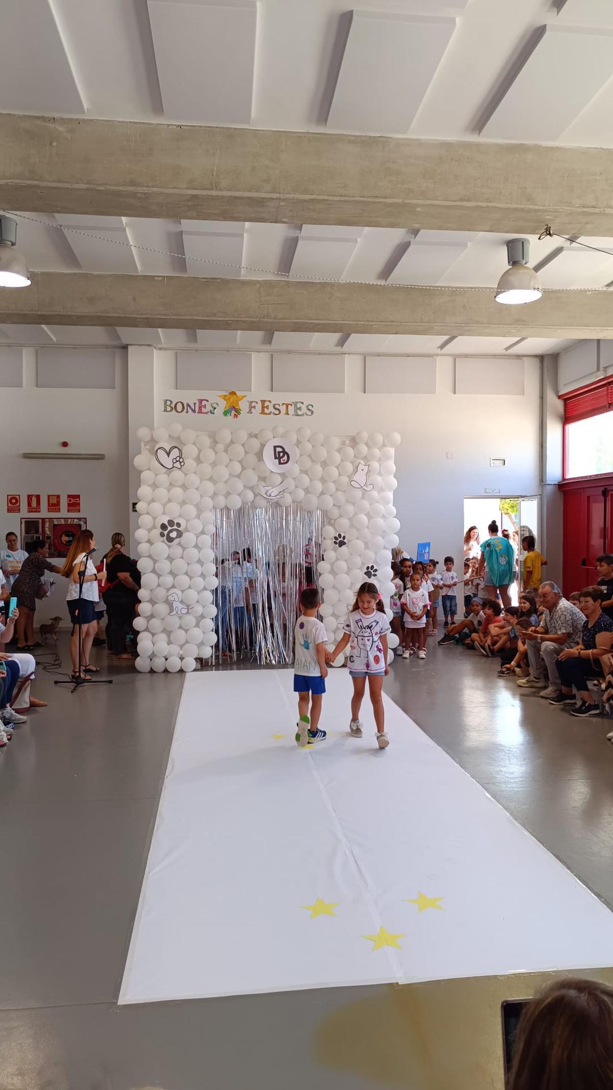 Pequeños diseñadores solidarios y amantes de los animales en Sant Antoni Pequeños diseñadores solidarios y amantes de los animales en Sant Antoni