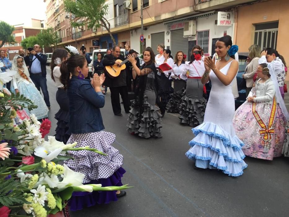 El Centro Andaluz de Alaquàs celebra la fiesta de las Cruces de Mayo