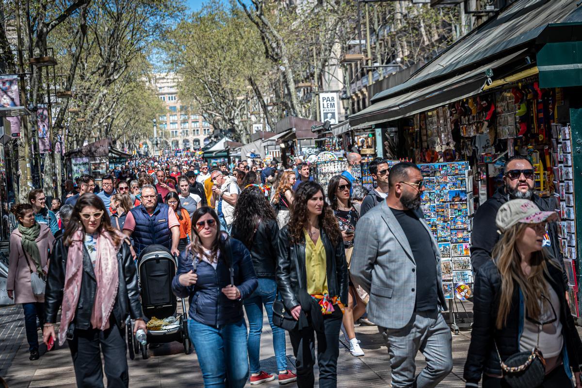 Los turistas inundan Barcelona en Semana Santa