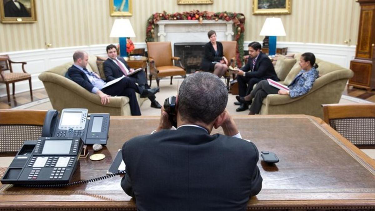 rmassagueu s  president barack obama talks with cuba s pres141219161822