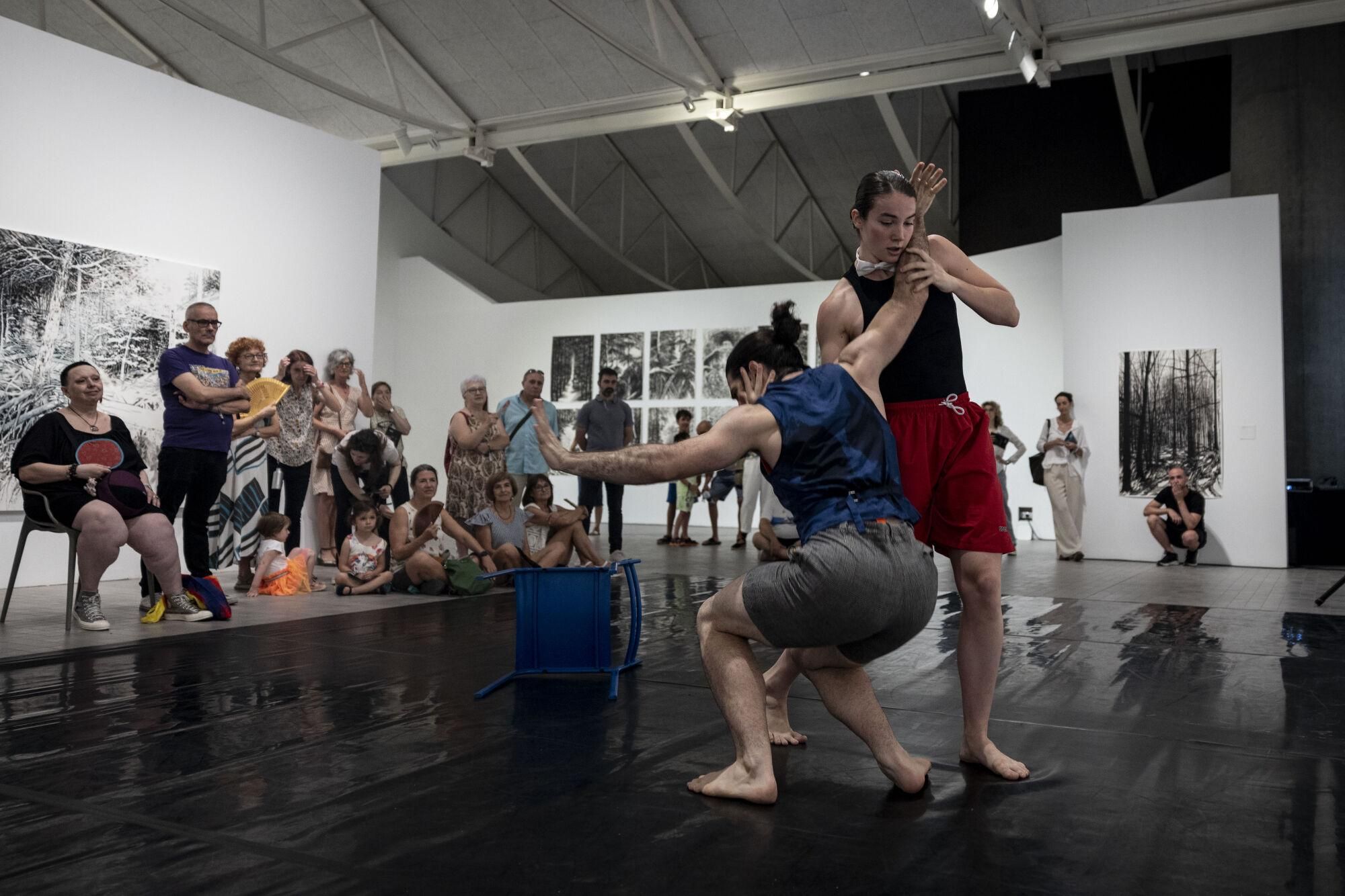 DANZA 'PAS A TROIS' CON HUGO Y VEGA GRIMALT POR EL 30 ANIVERSARIO DEL MUSEO PABLO SERRANO