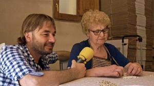 Quim Masferrer, con una señora, en ’El foraster’ (TV-3).