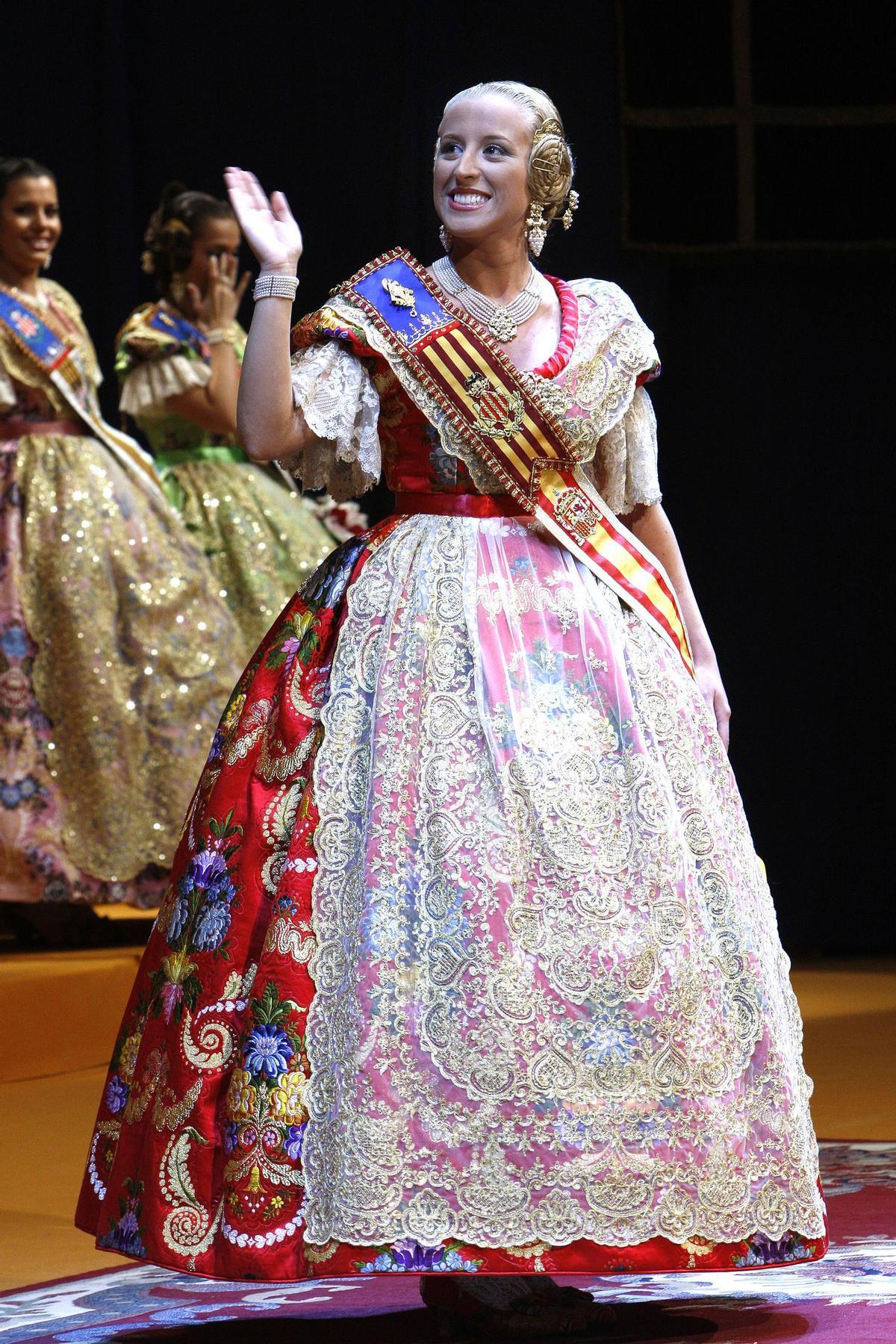 2008. Gloria Martinez. Rojo Valentino