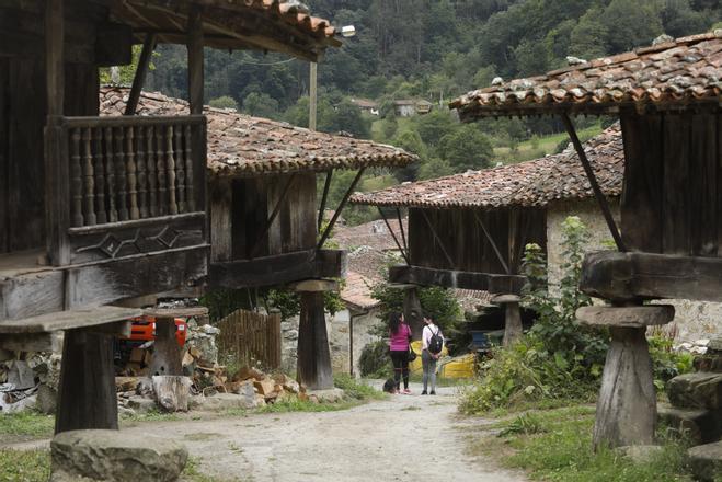 Espinaréu, un museo vivo del hórreo y un pueblo guapu donde los haya