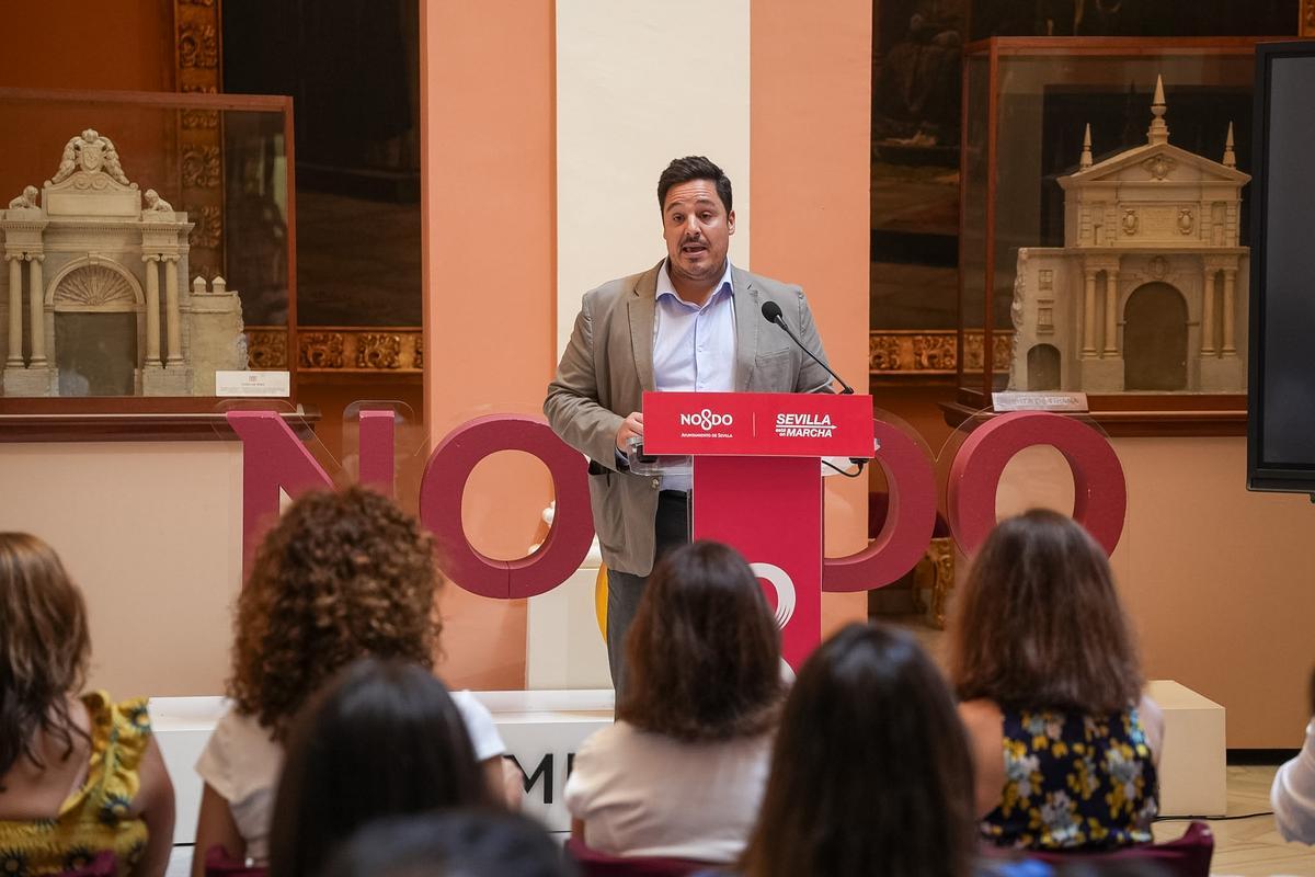 José Luis García en la presentación de la nueva Guía de Servicios para los Derechos Sociales