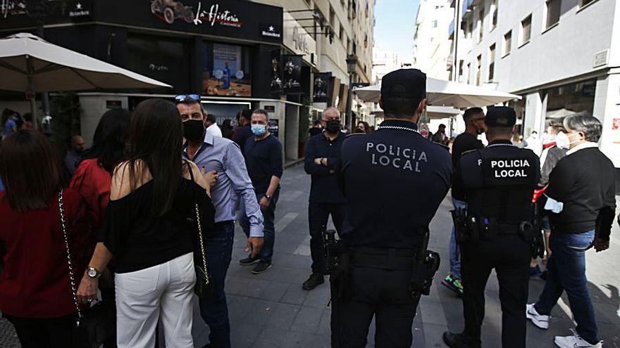 La vuelta del tardeo abarrota las terrazas en Alicante