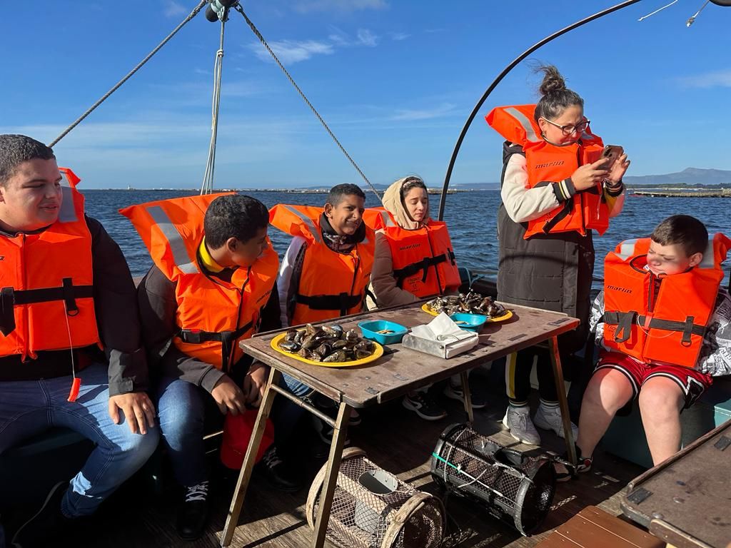 Asistentes a las actividades a bordo del "Chasula".