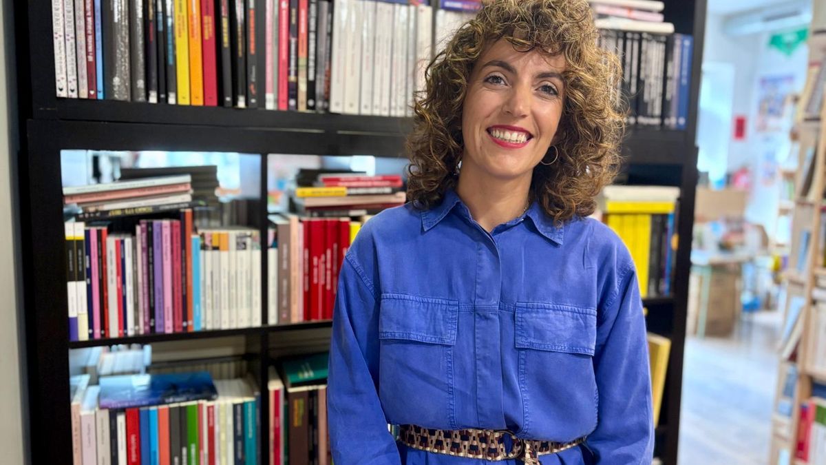 Rocío Antela en la librería LaLlocura, en Mieres