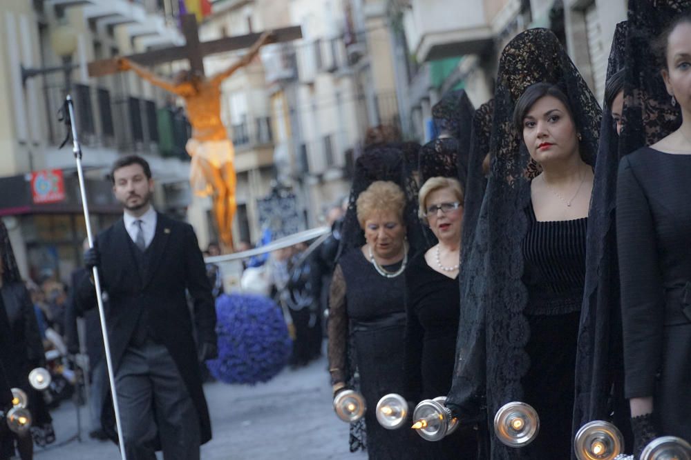 Las Mantillas comparten el luto de la Dolorosa en Orihuela