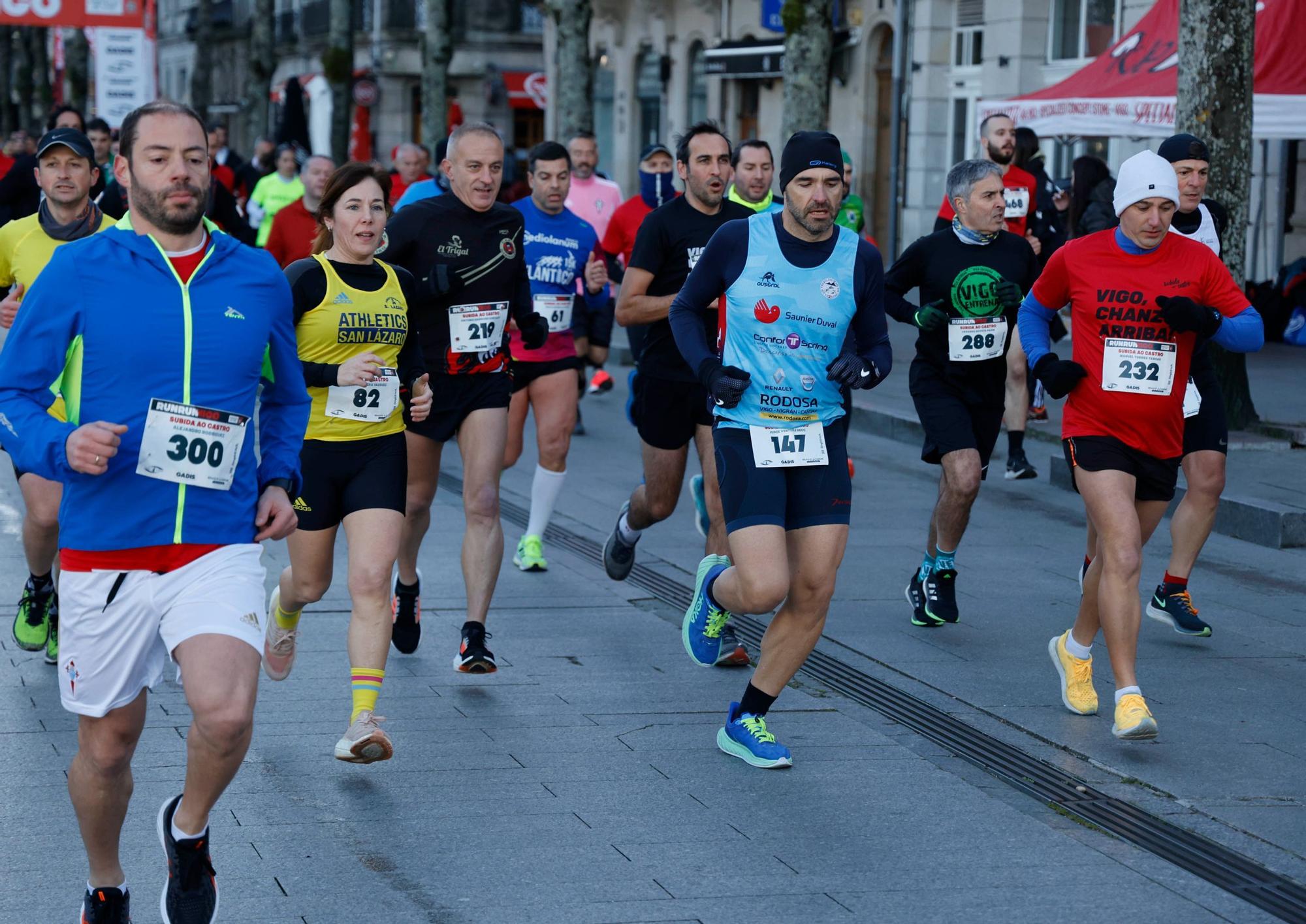 Pisadas de altura en Vigo: cientos de corredores suben O Castro