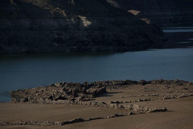 San Pedro de la Nave emerge en el embalse de Ricobayo