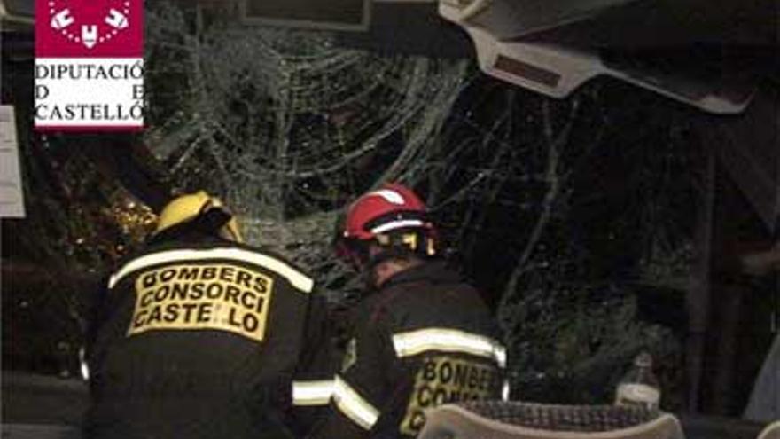 16 personas resultan heridas en Peñíscola en un accidente de un bus con destino Monesterio