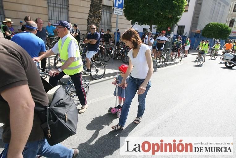 Concentración por la seguridad de los ciclistas