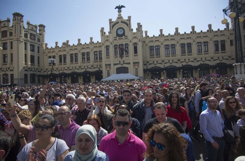 Ambiente fallero en las calles de València