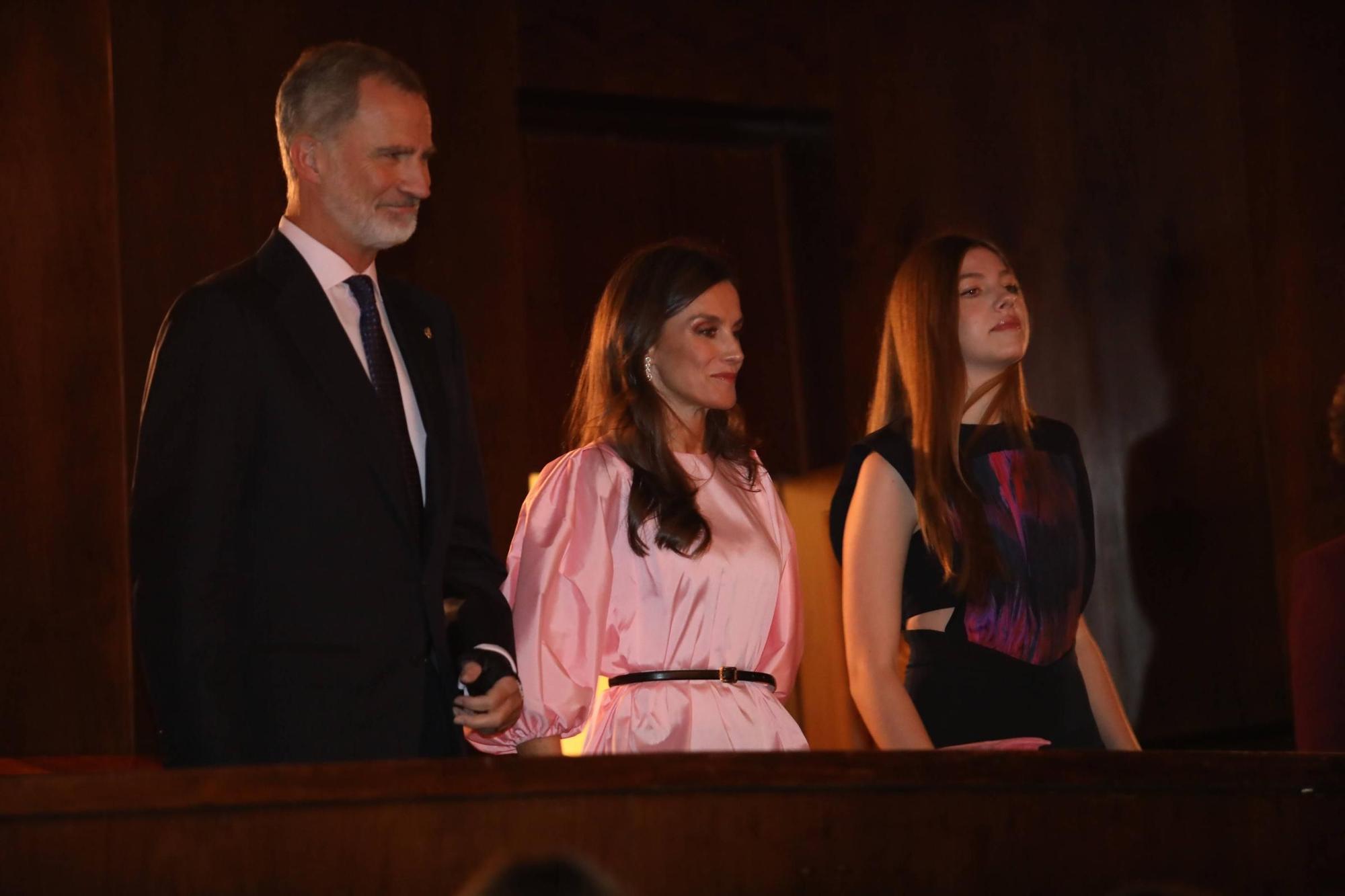 EN IMÁGENES: La Familia Real asiste en Oviedo al concierto de los premios "Princesa de Asturias"