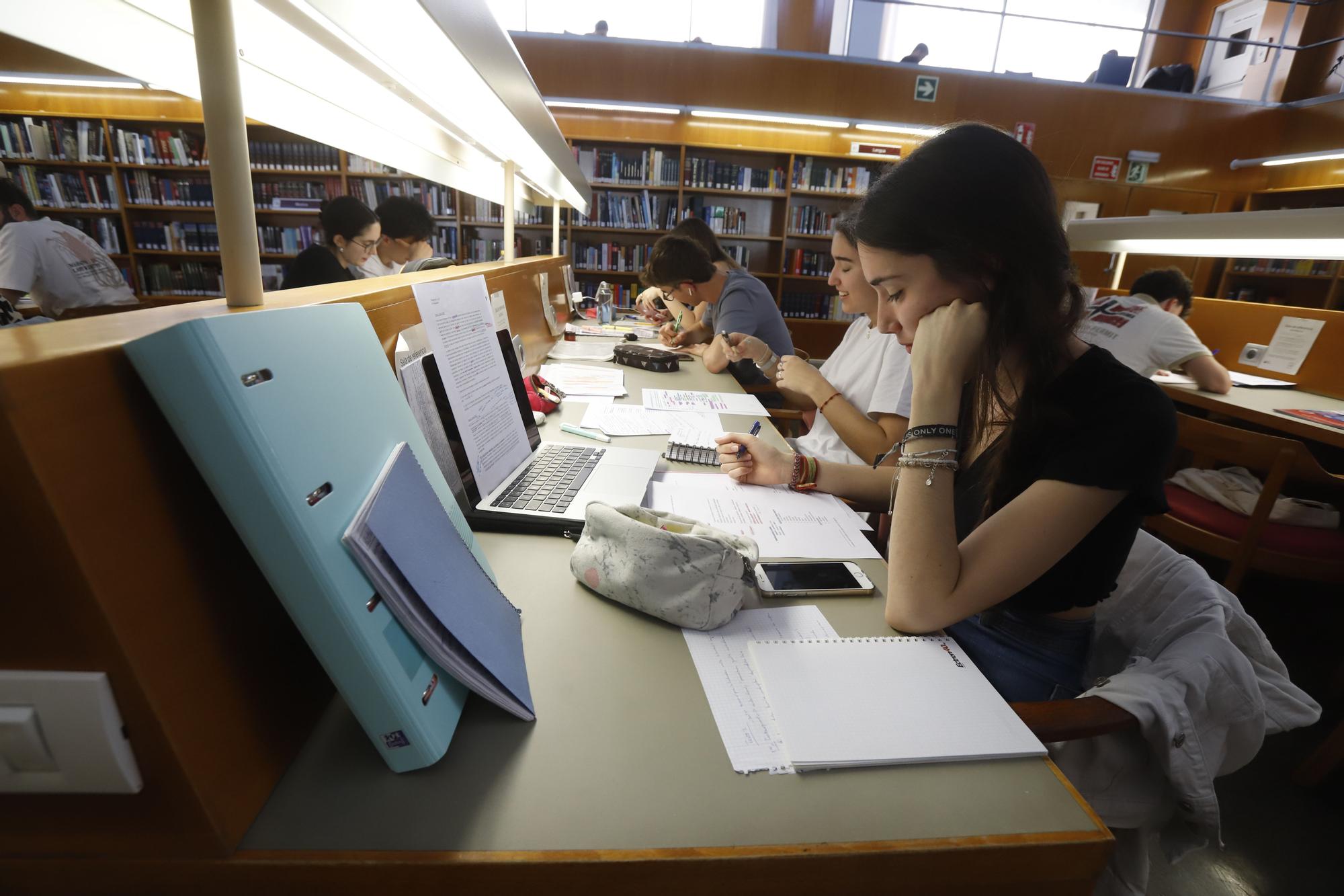 Aforo completo en las bibliotecas aragonesas en las últimas horas antes de la Evau