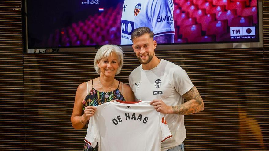 La presentación de Justin de Haas, en imágenes