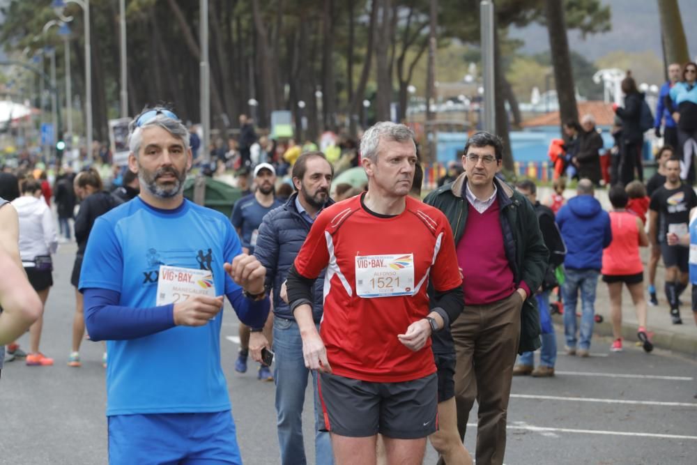 Más de 4.000 corredores toman la salida en Samil del medio maratón.