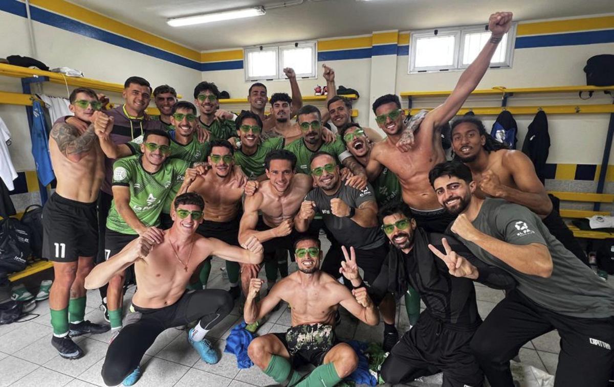 La celebración de los jugadores del Atlético Paso.