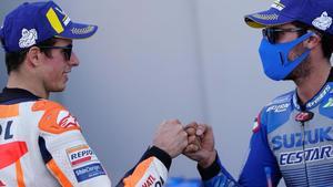 Álex Márquez (Honda) y Álex Rins (Suzuki) se felicitan en el podio de Motorland.