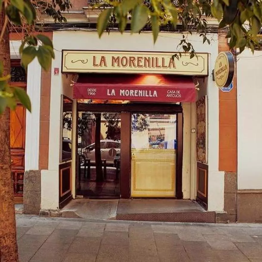 La Morenilla: el restaurante de Madrid que te lleva de vuelta a las ferias de pueblo